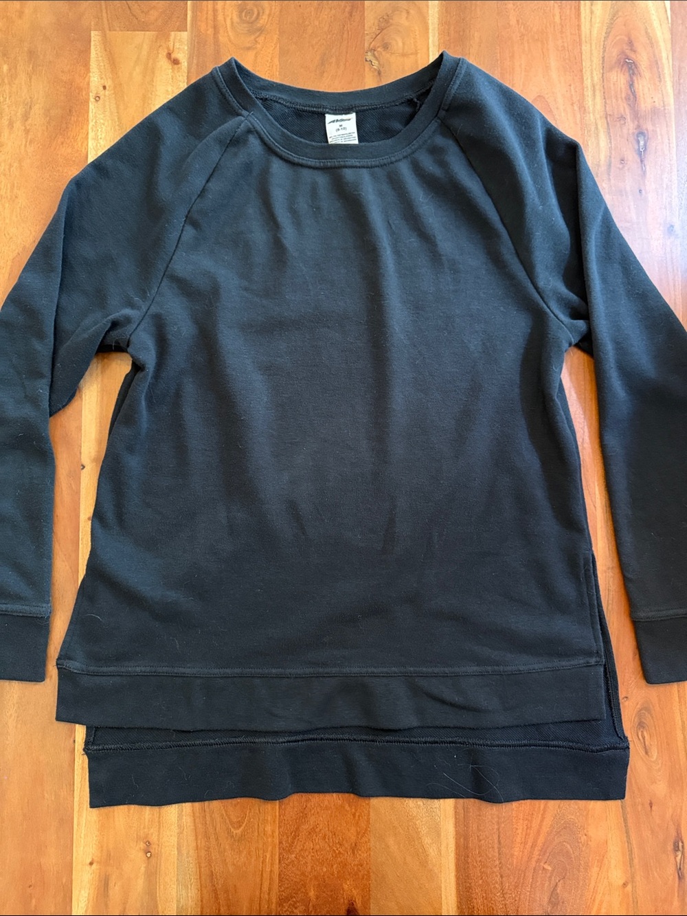 Avia Black Women’s Crewneck Sweater Medium With Thumbholes